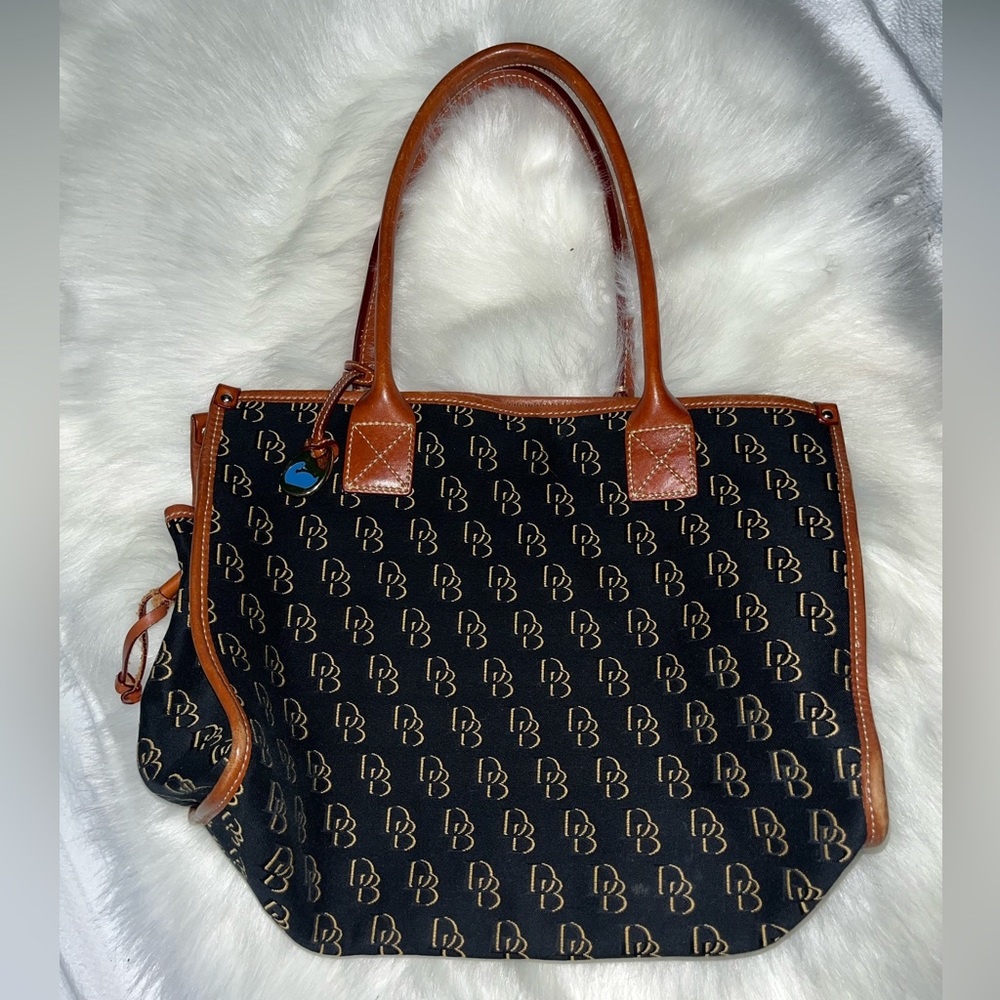 Dooney & bourke bag